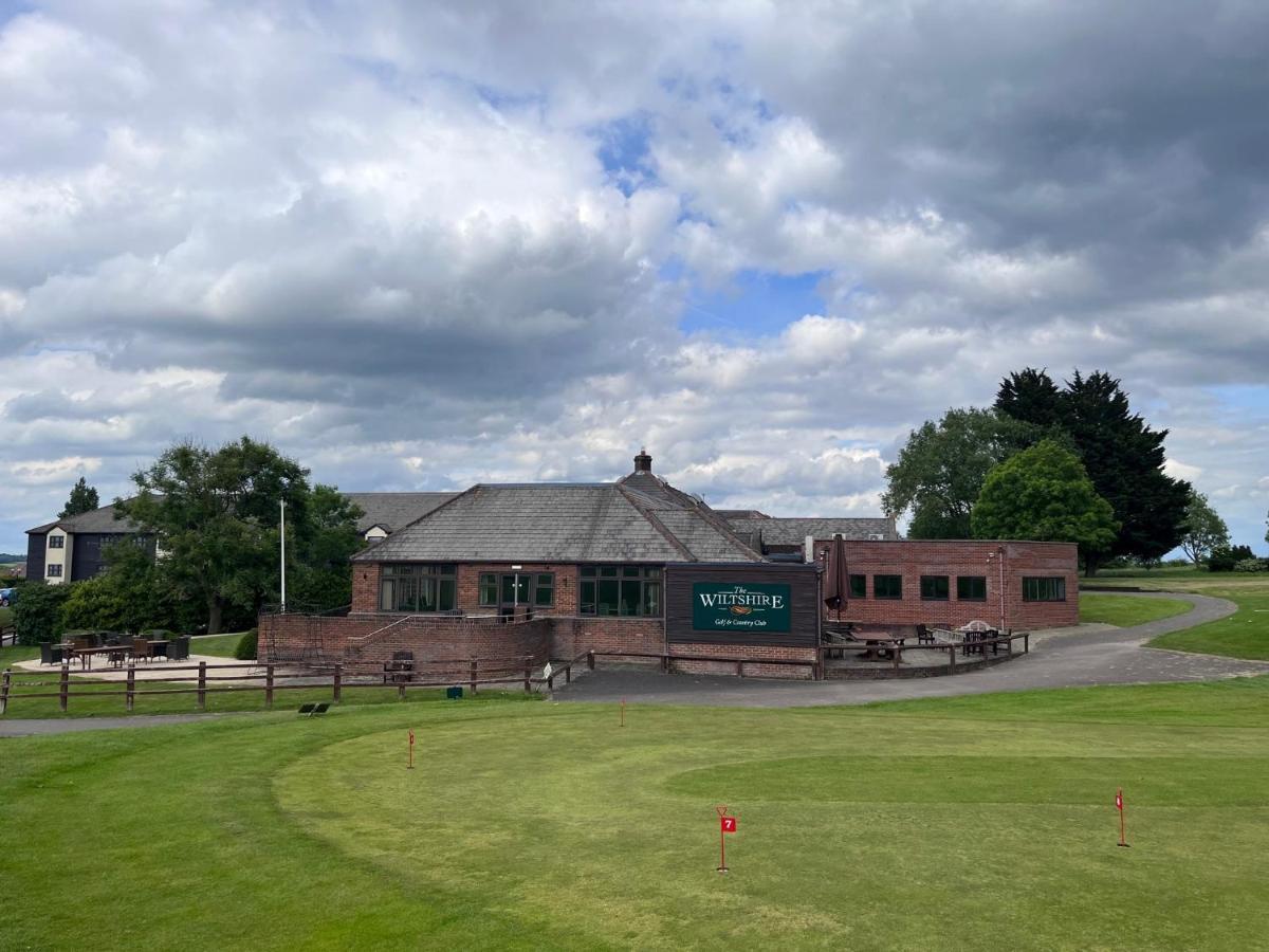 The Wiltshire Hotel, Golf And Leisure Resort スウィンドン エクステリア 写真