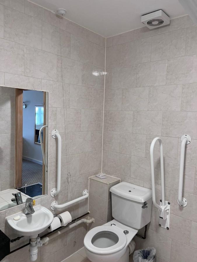 The Wiltshire Hotel, Golf And Leisure Resort スウィンドン エクステリア 写真