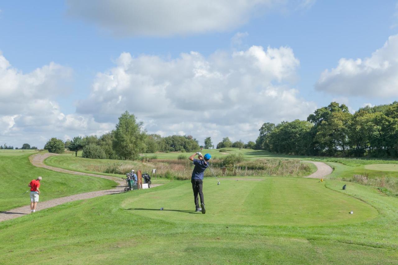 The Wiltshire Hotel, Golf And Leisure Resort スウィンドン エクステリア 写真