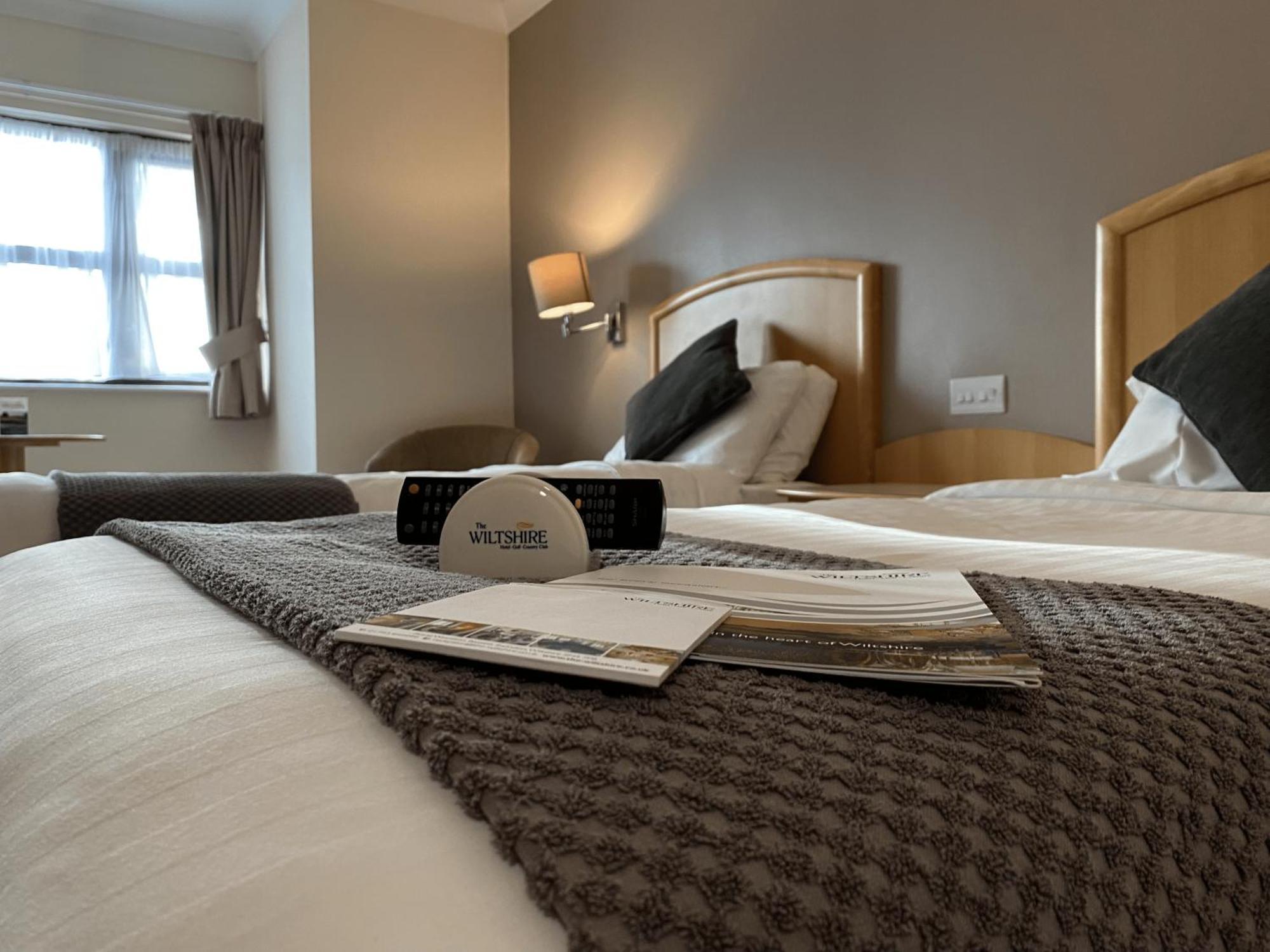 The Wiltshire Hotel, Golf And Leisure Resort スウィンドン エクステリア 写真