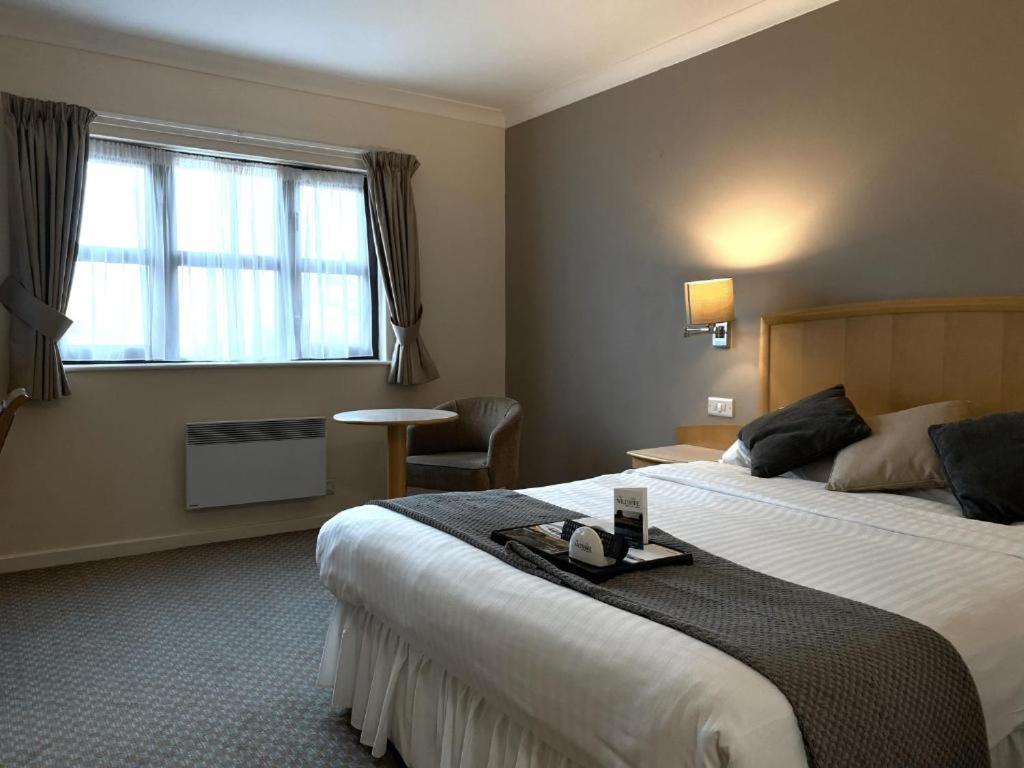 The Wiltshire Hotel, Golf And Leisure Resort スウィンドン エクステリア 写真
