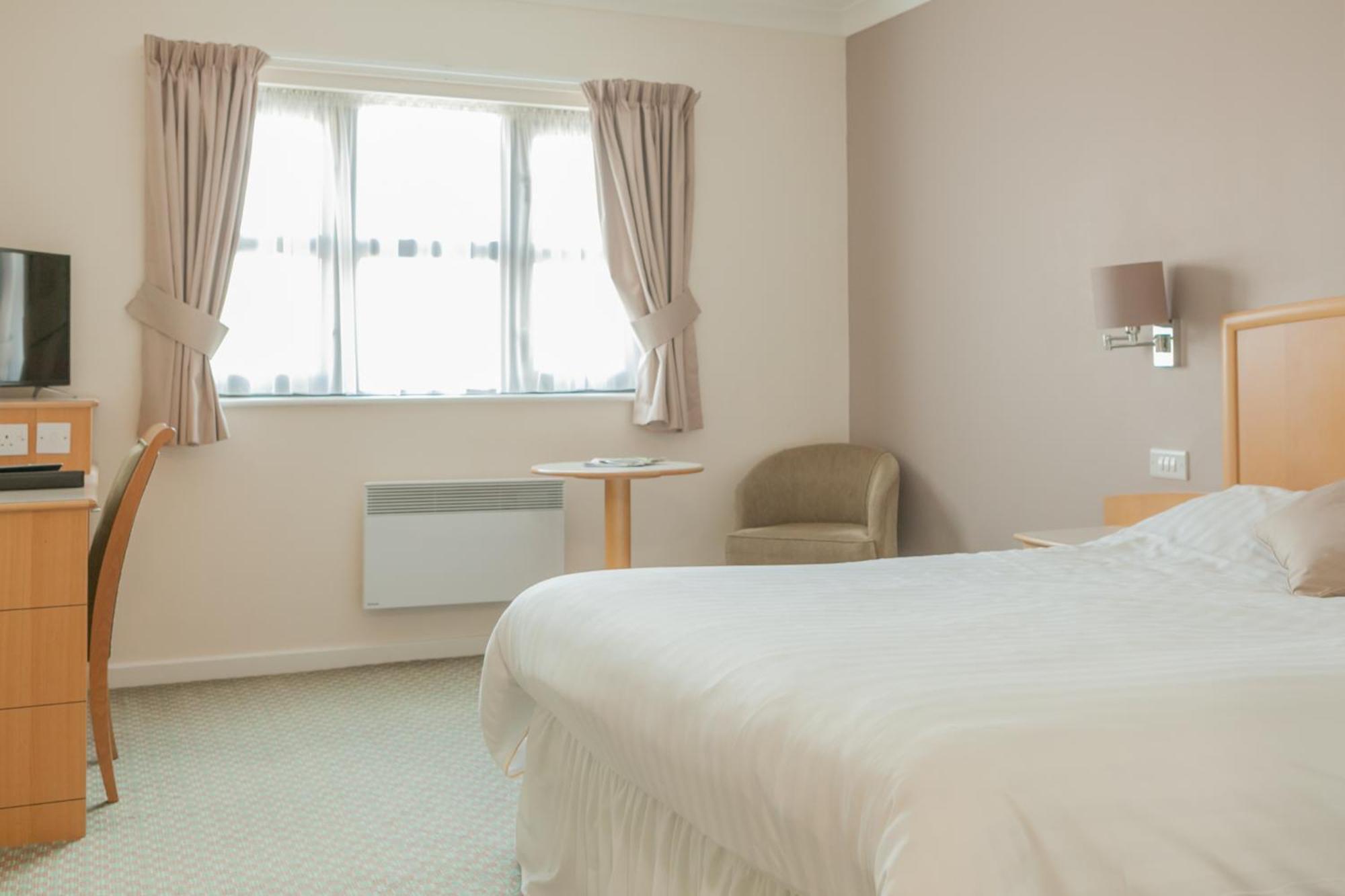 The Wiltshire Hotel, Golf And Leisure Resort スウィンドン エクステリア 写真