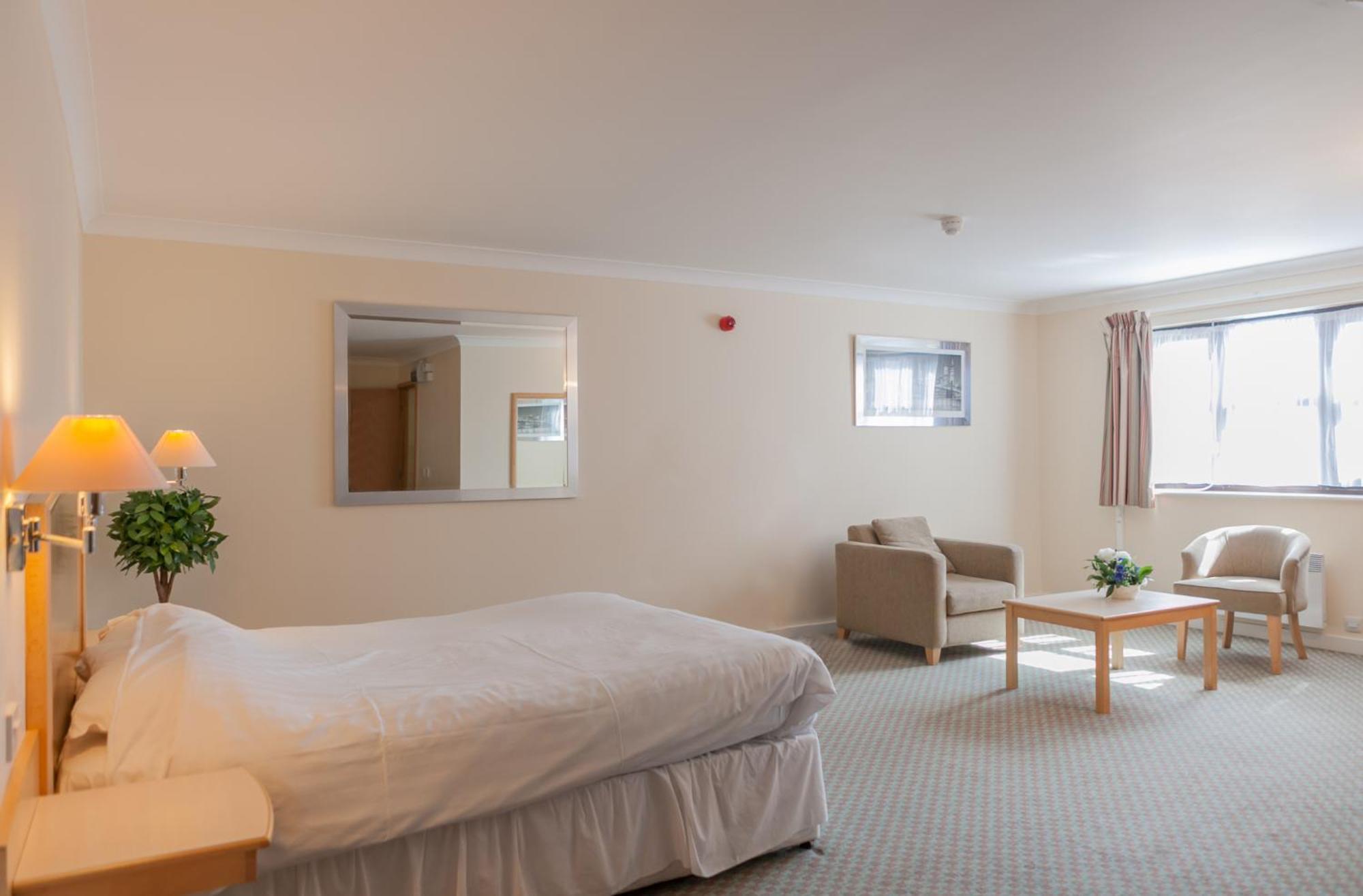 The Wiltshire Hotel, Golf And Leisure Resort スウィンドン エクステリア 写真