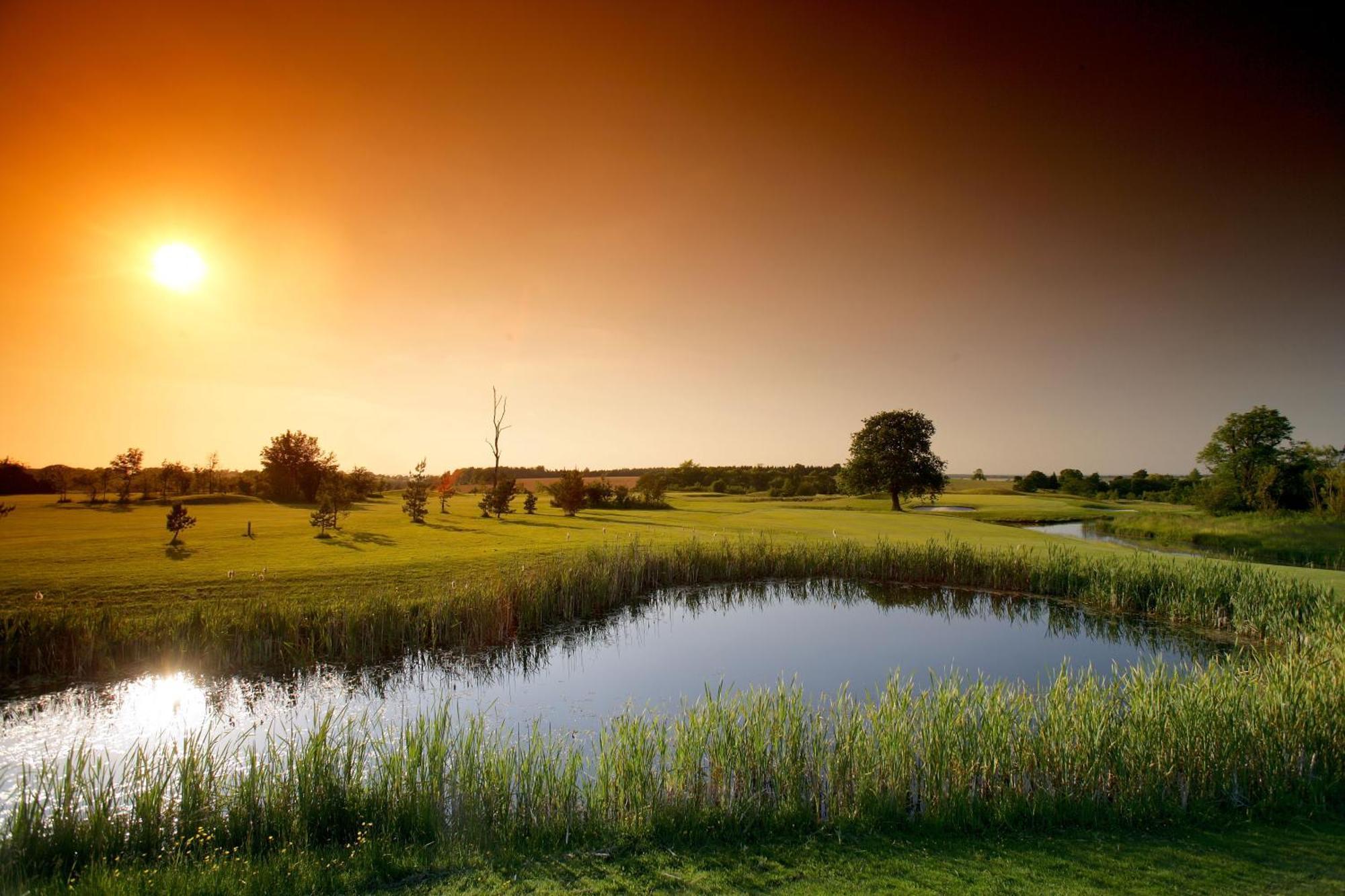 The Wiltshire Hotel, Golf And Leisure Resort スウィンドン エクステリア 写真
