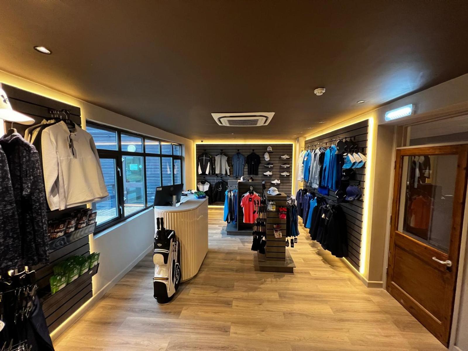 The Wiltshire Hotel, Golf And Leisure Resort スウィンドン エクステリア 写真