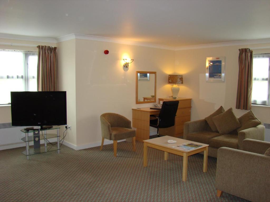 The Wiltshire Hotel, Golf And Leisure Resort スウィンドン 部屋 写真