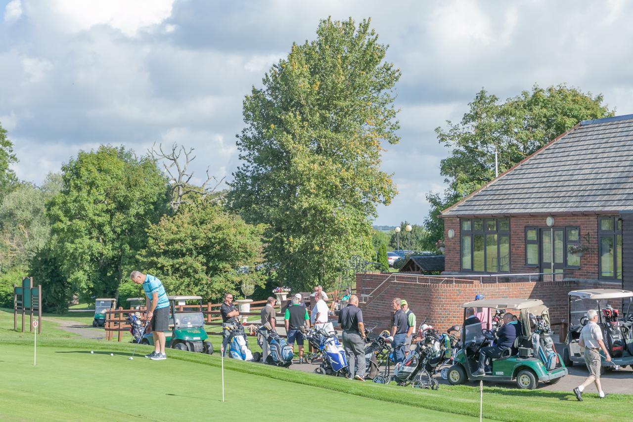 The Wiltshire Hotel, Golf And Leisure Resort スウィンドン エクステリア 写真
