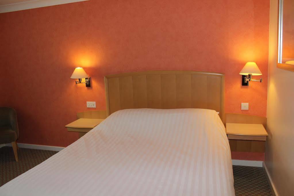The Wiltshire Hotel, Golf And Leisure Resort スウィンドン エクステリア 写真