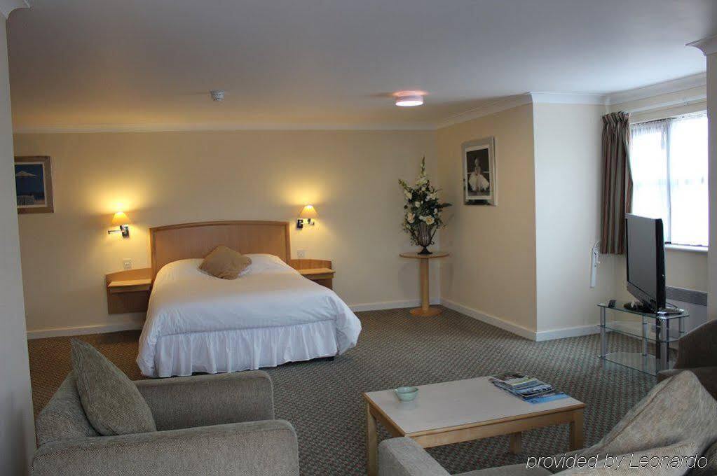 The Wiltshire Hotel, Golf And Leisure Resort スウィンドン エクステリア 写真